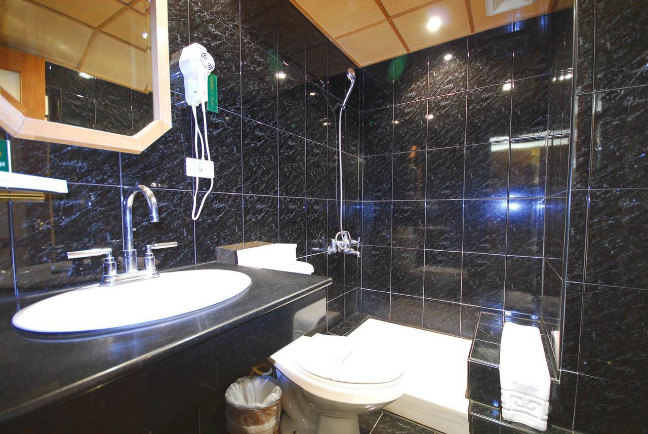 Karo Hotel Kaohsiung Luaran gambar